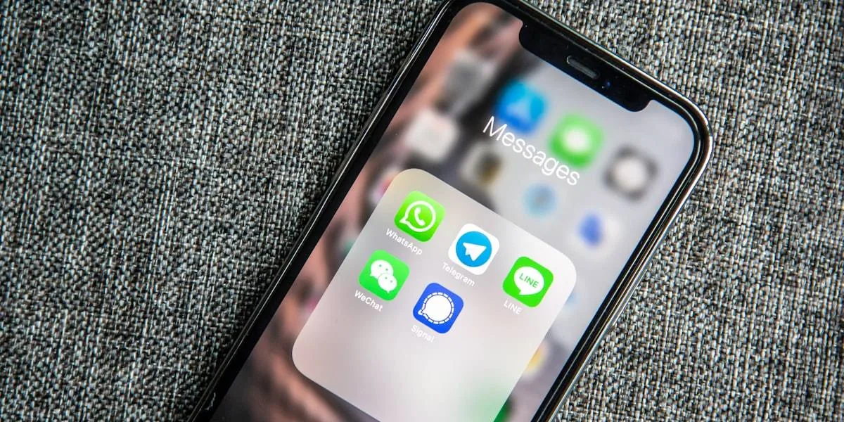 Atendimento via mensagens no celular